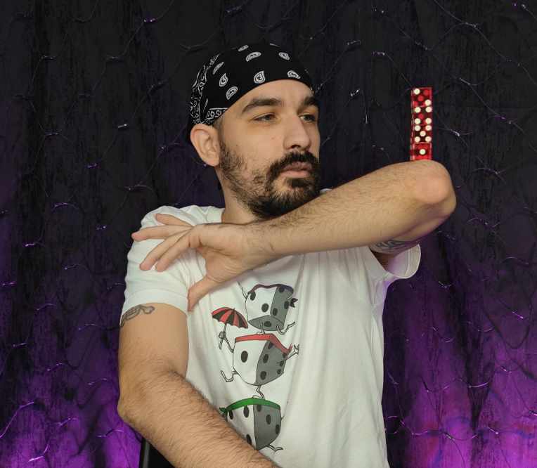 Dani Mago durante una actuación